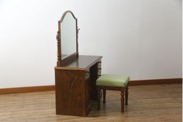 中古　美品　三越家具(現カントリーハウス)　Brugge(ブルージュ)　オーク材　クラシカルな雰囲気漂うドレッサーとスツールのセット(鏡台、ミラー、イス、椅子)(定価約33万円)(R-064886)