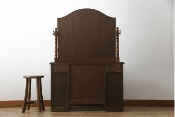 中古　美品　三越家具(現カントリーハウス)　Brugge(ブルージュ)　オーク材　クラシカルな雰囲気漂うドレッサーとスツールのセット(鏡台、ミラー、イス、椅子)(定価約33万円)(R-064886)