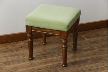 中古　美品　三越家具(現カントリーハウス)　Brugge(ブルージュ)　オーク材　クラシカルな雰囲気漂うドレッサーとスツールのセット(鏡台、ミラー、イス、椅子)(定価約33万円)(R-064886)