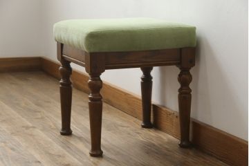 中古　美品　三越家具(現カントリーハウス)　Brugge(ブルージュ)　オーク材　クラシカルな雰囲気漂うドレッサーとスツールのセット(鏡台、ミラー、イス、椅子)(定価約33万円)(R-064886)