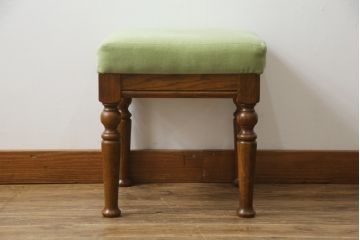 中古　美品　三越家具(現カントリーハウス)　Brugge(ブルージュ)　オーク材　クラシカルな雰囲気漂うドレッサーとスツールのセット(鏡台、ミラー、イス、椅子)(定価約33万円)(R-064886)