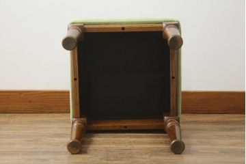 中古　美品　三越家具(現カントリーハウス)　Brugge(ブルージュ)　オーク材　クラシカルな雰囲気漂うドレッサーとスツールのセット(鏡台、ミラー、イス、椅子)(定価約33万円)(R-064886)