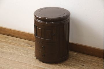 中古　広島県　博永家具　便利な収納付き!!シックな色合いと美しい杢目が目を惹くまる花台(スツール、サイドテーブル、サイドチェスト、サイドキャビネット、飾り台)(R-064894)