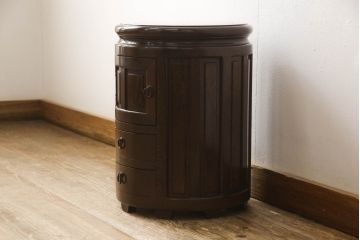 中古　広島県　博永家具　便利な収納付き!!シックな色合いと美しい杢目が目を惹くまる花台(スツール、サイドテーブル、サイドチェスト、サイドキャビネット、飾り台)(R-064894)