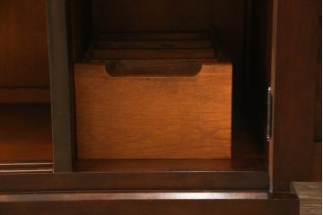 中古　北海道民芸家具　OM175　シックなデザインの下駄箱(シューズラック、靴箱、玄関収納、サイドボード、戸棚)(R-064897)
