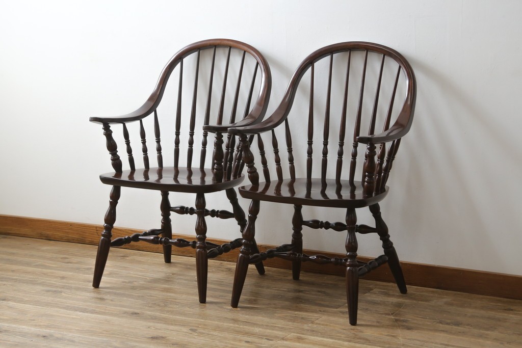 和製ビンテージ　ビーチ材　柏木工　凝った装飾が魅力的なウィンザーチェア2脚セット　(R-064898)