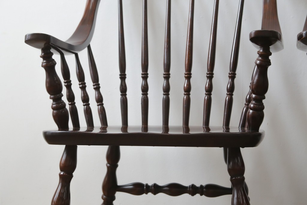 和製ビンテージ　ビーチ材　柏木工　凝った装飾が魅力的なウィンザーチェア2脚セット　(R-064898)