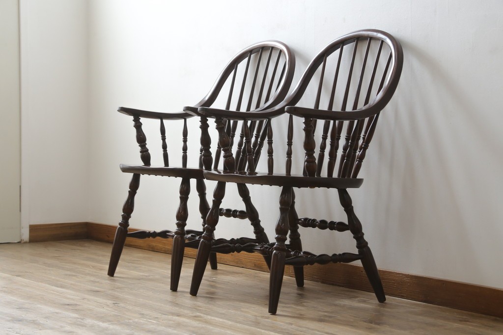 和製ビンテージ　ビーチ材　柏木工　凝った装飾が魅力的なウィンザーチェア2脚セット　(R-064898)