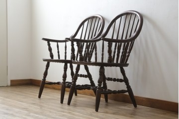 和製ビンテージ　ビーチ材　柏木工　凝った装飾が魅力的なウィンザーチェア2脚セット　(R-064898)