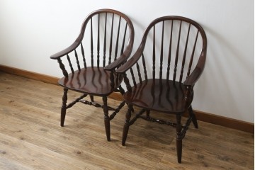 和製ビンテージ　ビーチ材　柏木工　凝った装飾が魅力的なウィンザーチェア2脚セット　(R-064898)