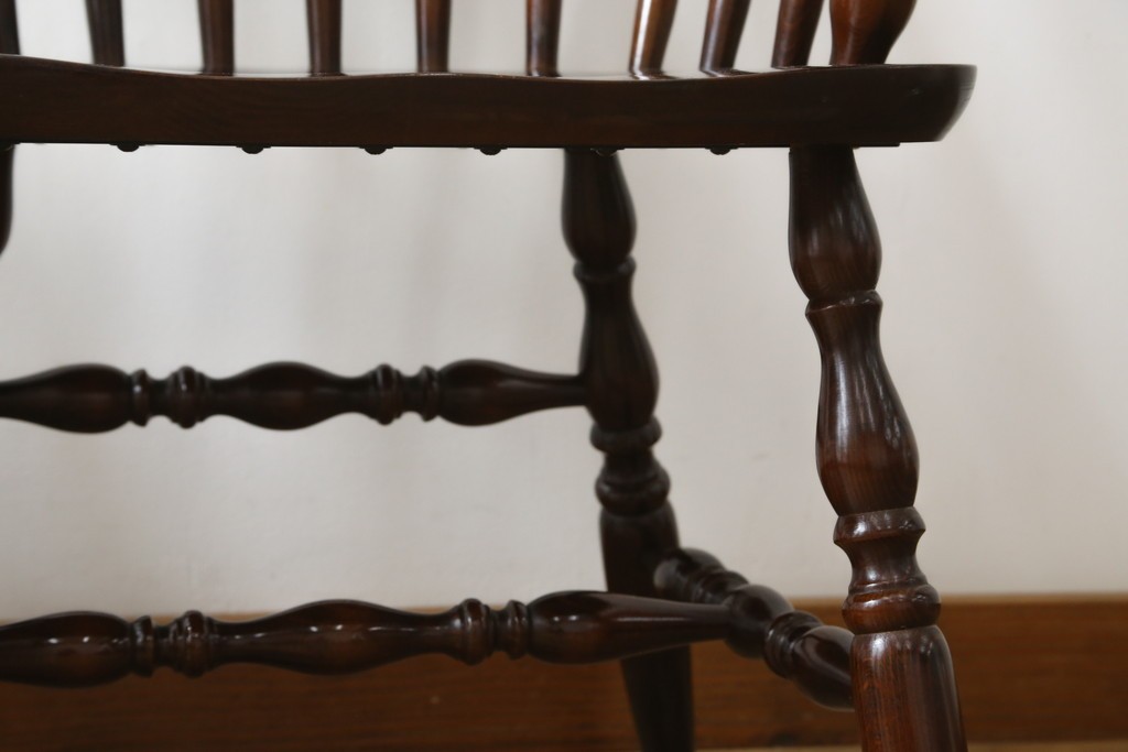 和製ビンテージ　ビーチ材　柏木工　凝った装飾が魅力的なウィンザーチェア2脚セット　(R-064898)