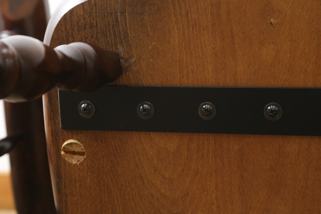 和製ビンテージ　ビーチ材　柏木工　凝った装飾が魅力的なウィンザーチェア2脚セット　(R-064898)