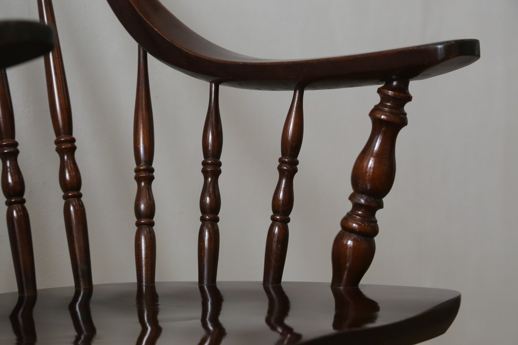 和製ビンテージ　ビーチ材　柏木工　凝った装飾が魅力的なウィンザーチェア2脚セット　(R-064898)