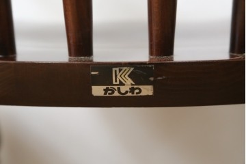 和製ビンテージ　ビーチ材　柏木工　凝った装飾が魅力的なウィンザーチェア2脚セット　(R-064898)