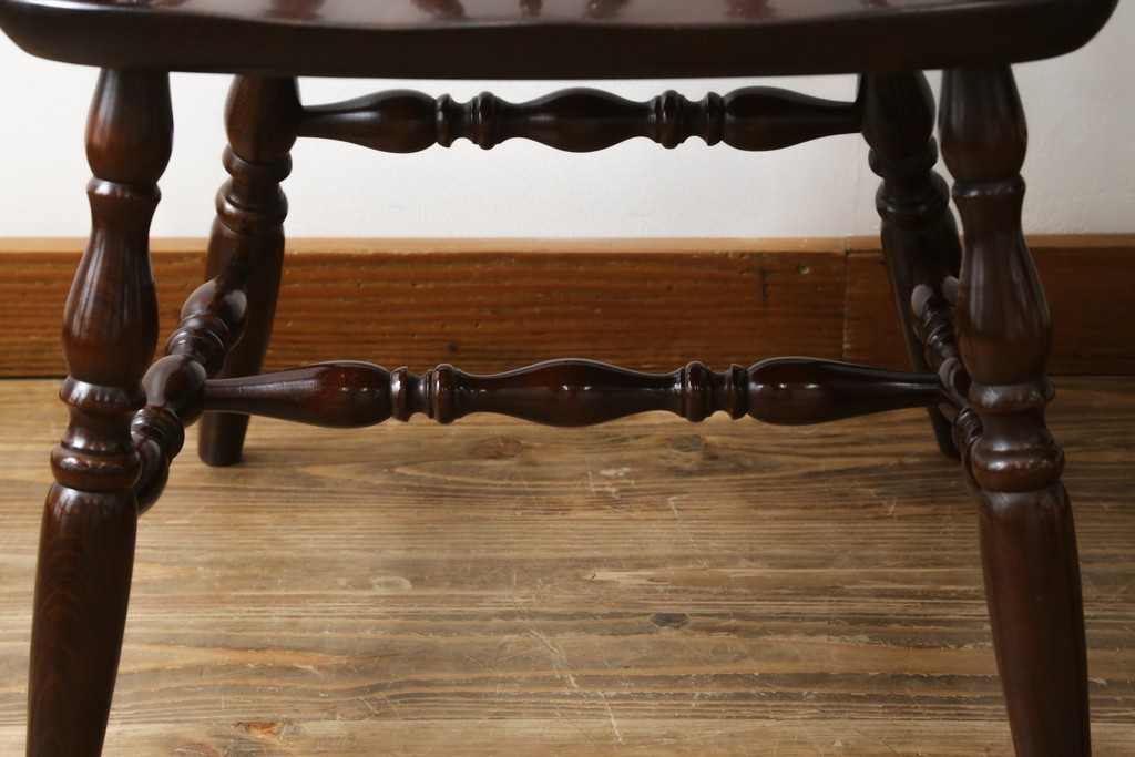 和製ビンテージ　ビーチ材　柏木工　凝った装飾が魅力的なウィンザーチェア2脚セット　(R-064898)