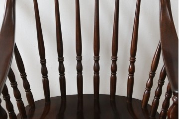 和製ビンテージ　ビーチ材　柏木工　凝った装飾が魅力的なウィンザーチェア2脚セット　(R-064898)