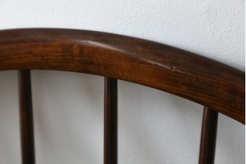 和製ビンテージ　ビーチ材　柏木工　凝った装飾が魅力的なウィンザーチェア2脚セット(ウインザーチェア、アームチェア、かしわ木工、KASHIWA、スピンドルバック、椅子、ヴィンテージ、バラ売り可能)(R-064899)