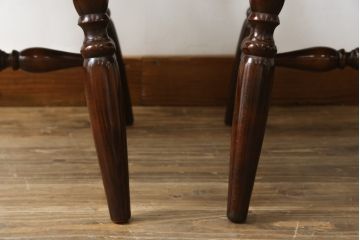 和製ビンテージ　ビーチ材　柏木工　凝った装飾が魅力的なウィンザーチェア2脚セット(ウインザーチェア、アームチェア、かしわ木工、KASHIWA、スピンドルバック、椅子、ヴィンテージ、バラ売り可能)(R-064899)