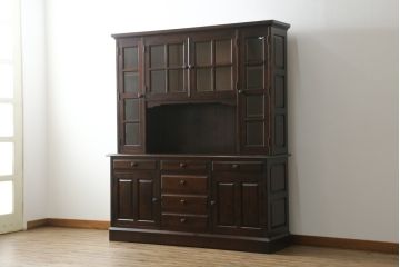 中古　美品　北海道民芸家具　絶版品!落ち着いた色合いとクラシカルなデザインが魅力的なキャビネット(定価約50万円)(飾り棚、食器棚、収納棚、戸棚、カップボード)(R-064901)