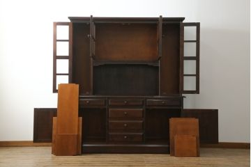 中古　美品　北海道民芸家具　絶版品!落ち着いた色合いとクラシカルなデザインが魅力的なキャビネット(定価約50万円)(飾り棚、食器棚、収納棚、戸棚、カップボード)(R-064901)