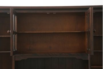 中古　美品　北海道民芸家具　絶版品!落ち着いた色合いとクラシカルなデザインが魅力的なキャビネット(定価約50万円)(飾り棚、食器棚、収納棚、戸棚、カップボード)(R-064901)