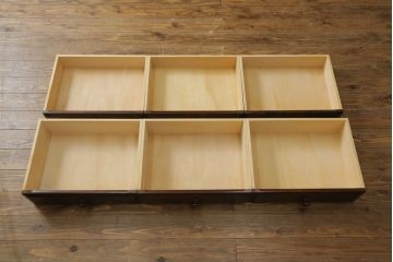 中古　美品　北海道民芸家具　絶版品!落ち着いた色合いとクラシカルなデザインが魅力的なキャビネット(定価約50万円)(飾り棚、食器棚、収納棚、戸棚、カップボード)(R-064901)