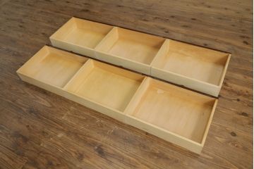 中古　美品　北海道民芸家具　絶版品!落ち着いた色合いとクラシカルなデザインが魅力的なキャビネット(定価約50万円)(飾り棚、食器棚、収納棚、戸棚、カップボード)(R-064901)