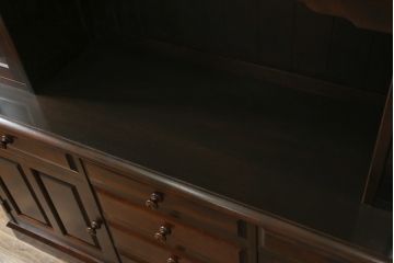 中古　美品　北海道民芸家具　絶版品!落ち着いた色合いとクラシカルなデザインが魅力的なキャビネット(定価約50万円)(飾り棚、食器棚、収納棚、戸棚、カップボード)(R-064901)