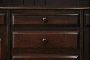 中古　美品　北海道民芸家具　絶版品!落ち着いた色合いとクラシカルなデザインが魅力的なキャビネット(定価約50万円)(飾り棚、食器棚、収納棚、戸棚、カップボード)(R-064901)
