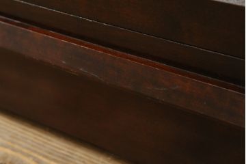 中古　美品　北海道民芸家具　絶版品!落ち着いた色合いとクラシカルなデザインが魅力的なキャビネット(定価約50万円)(飾り棚、食器棚、収納棚、戸棚、カップボード)(R-064901)