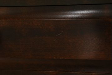 中古　美品　北海道民芸家具　絶版品!落ち着いた色合いとクラシカルなデザインが魅力的なキャビネット(定価約50万円)(飾り棚、食器棚、収納棚、戸棚、カップボード)(R-064901)