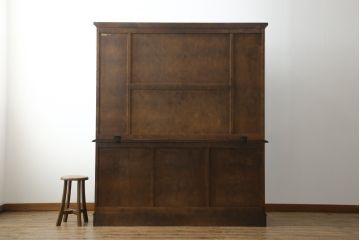 中古　美品　北海道民芸家具　絶版品!落ち着いた色合いとクラシカルなデザインが魅力的なキャビネット(定価約50万円)(飾り棚、食器棚、収納棚、戸棚、カップボード)(R-064901)