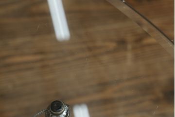中古　Cassina(カッシーナ)　713　スタイリッシュなデザインがワンランク上の暮らしを演出するセンターテーブル(ローテーブル、カクテルテーブル、カフェテーブル、コーヒーテーブル、ラウンドテーブル、ガラス)(定価約46万円)(R-064902)