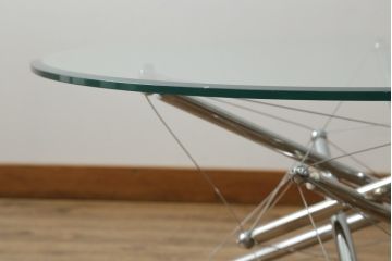 中古　Cassina(カッシーナ)　713　スタイリッシュなデザインがワンランク上の暮らしを演出するセンターテーブル(ローテーブル、カクテルテーブル、カフェテーブル、コーヒーテーブル、ラウンドテーブル、ガラス)(定価約46万円)(R-064902)