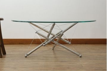 中古　Cassina(カッシーナ)　713　スタイリッシュなデザインがワンランク上の暮らしを演出するセンターテーブル(ローテーブル、カクテルテーブル、カフェテーブル、コーヒーテーブル、ラウンドテーブル、ガラス)(定価約46万円)(R-064902)