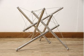 中古　Cassina(カッシーナ)　713　スタイリッシュなデザインがワンランク上の暮らしを演出するセンターテーブル(ローテーブル、カクテルテーブル、カフェテーブル、コーヒーテーブル、ラウンドテーブル、ガラス)(定価約46万円)(R-064902)