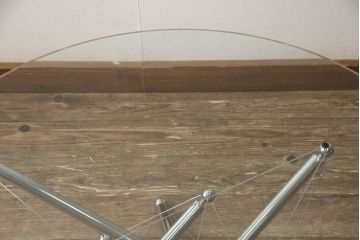 中古　美品　Cassina(カッシーナ)　713　スタイリッシュなデザインがワンランク上の暮らしを演出するセンターテーブル(ローテーブル、カクテルテーブル、カフェテーブル、コーヒーテーブル、ラウンドテーブル、ガラス)(定価約46万円)(R-064905)