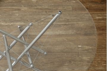 中古　美品　Cassina(カッシーナ)　713　スタイリッシュなデザインがワンランク上の暮らしを演出するセンターテーブル(ローテーブル、カクテルテーブル、カフェテーブル、コーヒーテーブル、ラウンドテーブル、ガラス)(定価約46万円)(R-064905)