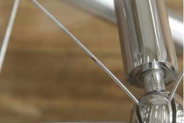 中古　美品　Cassina(カッシーナ)　713　スタイリッシュなデザインがワンランク上の暮らしを演出するセンターテーブル(ローテーブル、カクテルテーブル、カフェテーブル、コーヒーテーブル、ラウンドテーブル、ガラス)(定価約46万円)(R-064905)