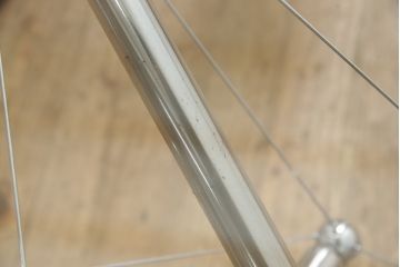 中古　美品　Cassina(カッシーナ)　713　スタイリッシュなデザインがワンランク上の暮らしを演出するセンターテーブル(ローテーブル、カクテルテーブル、カフェテーブル、コーヒーテーブル、ラウンドテーブル、ガラス)(定価約46万円)(R-064905)