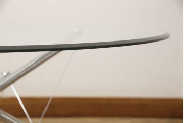 中古　美品　Cassina(カッシーナ)　713　スタイリッシュなデザインがワンランク上の暮らしを演出するセンターテーブル(ローテーブル、カクテルテーブル、カフェテーブル、コーヒーテーブル、ラウンドテーブル、ガラス)(定価約46万円)(R-064905)