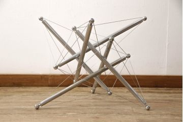 中古　美品　Cassina(カッシーナ)　713　スタイリッシュなデザインがワンランク上の暮らしを演出するセンターテーブル(ローテーブル、カクテルテーブル、カフェテーブル、コーヒーテーブル、ラウンドテーブル、ガラス)(定価約46万円)(R-064905)