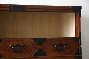 中古　美品　岩谷堂箪笥(菊幸)　欅(ケヤキ)材　漆塗り　存在感のある金具と迫力のある杢目が目を惹く整理箪笥(チェスト、衣装タンス、引き出し、着物箪笥、和たんす)(R-064906)