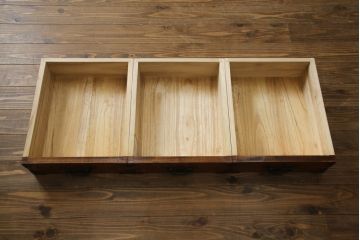 中古　美品　岩谷堂箪笥(菊幸)　欅(ケヤキ)材　漆塗り　存在感のある金具と迫力のある杢目が目を惹く整理箪笥(チェスト、衣装タンス、引き出し、着物箪笥、和たんす)(R-064906)
