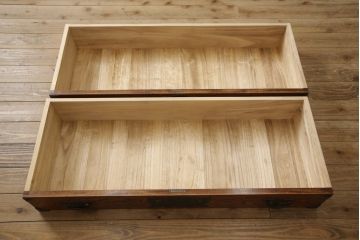 中古　美品　岩谷堂箪笥(菊幸)　欅(ケヤキ)材　漆塗り　存在感のある金具と迫力のある杢目が目を惹く整理箪笥(チェスト、衣装タンス、引き出し、着物箪笥、和たんす)(R-064906)