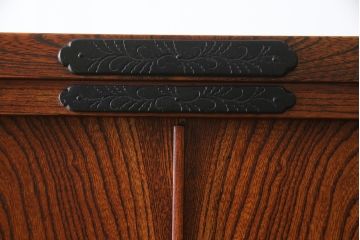 中古　美品　岩谷堂箪笥(菊幸)　欅(ケヤキ)材　漆塗り　存在感のある金具と迫力のある杢目が目を惹く整理箪笥(チェスト、衣装タンス、引き出し、着物箪笥、和たんす)(R-064906)