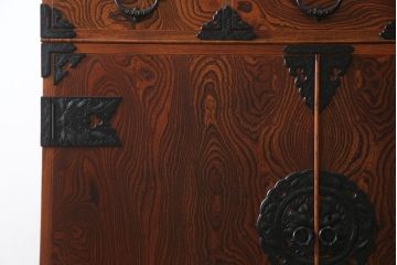 中古　美品　岩谷堂箪笥(菊幸)　欅(ケヤキ)材　漆塗り　存在感のある金具と迫力のある杢目が目を惹く整理箪笥(チェスト、衣装タンス、引き出し、着物箪笥、和たんす)(R-064906)
