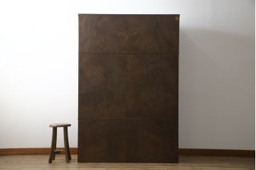 中古　美品　岩谷堂箪笥(菊幸)　欅(ケヤキ)材　漆塗り　存在感のある金具と迫力のある杢目が目を惹く整理箪笥(チェスト、衣装タンス、引き出し、着物箪笥、和たんす)(R-064906)