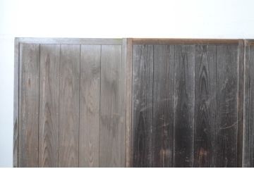 中古　板部は浮造り仕上げ!　趣のある風合いが魅力的な数寄屋の雨戸4枚セット(建具、板戸、引き戸)(R-064916)