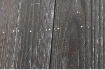 中古　板部は浮造り仕上げ!　趣のある風合いが魅力的な数寄屋の雨戸4枚セット(建具、板戸、引き戸)(R-064916)